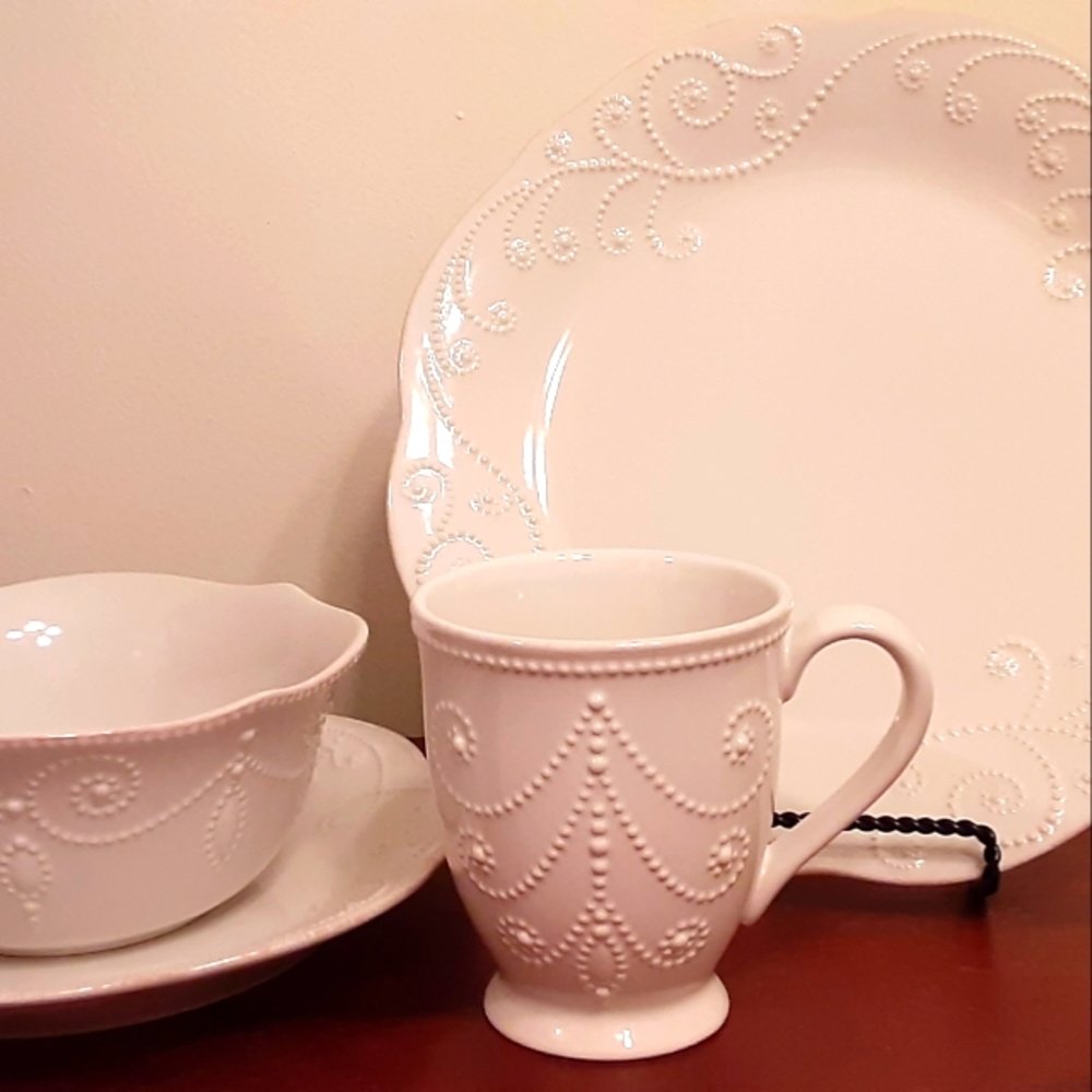 Lenox French Perle White 4-piece place setting - Picture 3 of 6